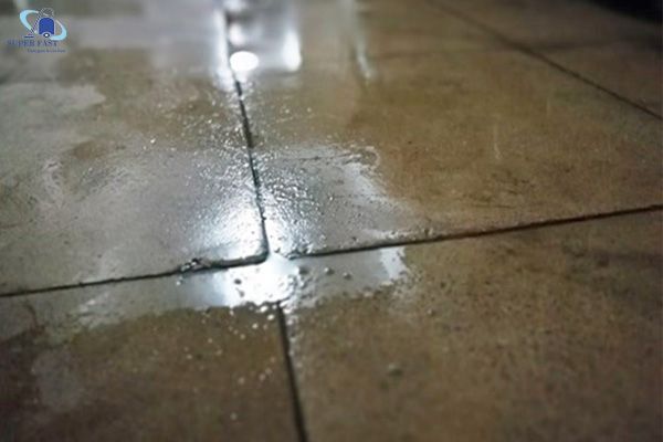 5 cách làm khô nền nhà hiệu quả khi trời nồm ẩm, mưa bão