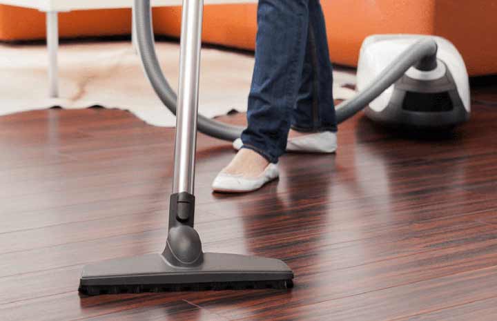 Các bước vệ sinh sàn nhà gỗ ngoài trời