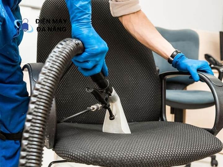 Vì sao cần vệ sinh ghế xoay văn phòng định kỳ