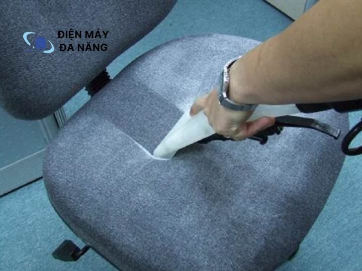 Hướng dẫn cách vệ sinh ghế xoay văn phòng theo từng chất liệu