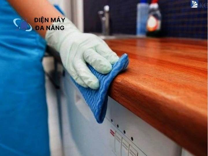Khi nào cần tẩy sơn pu trên gỗ