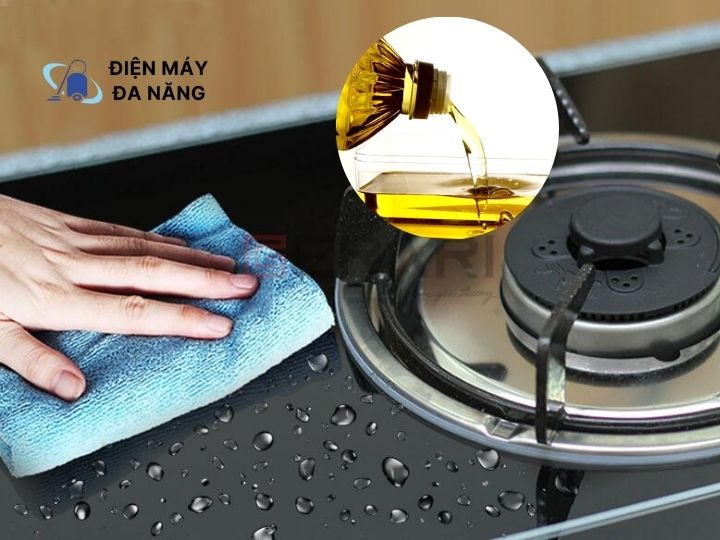 Dùng dầu ăn để vệ sinh bếp