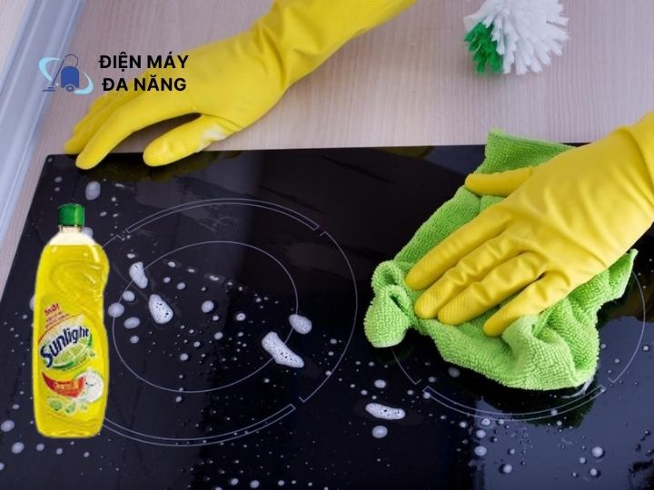 Vệ sinh bếp bằng nước rửa chén