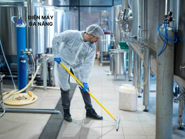 Cách vệ sinh kho đông lạnh đúng chuẩn nhất và hiệu quả Yêu cầu cơ bản cho nhân viên vệ sinh kho đông lạnh