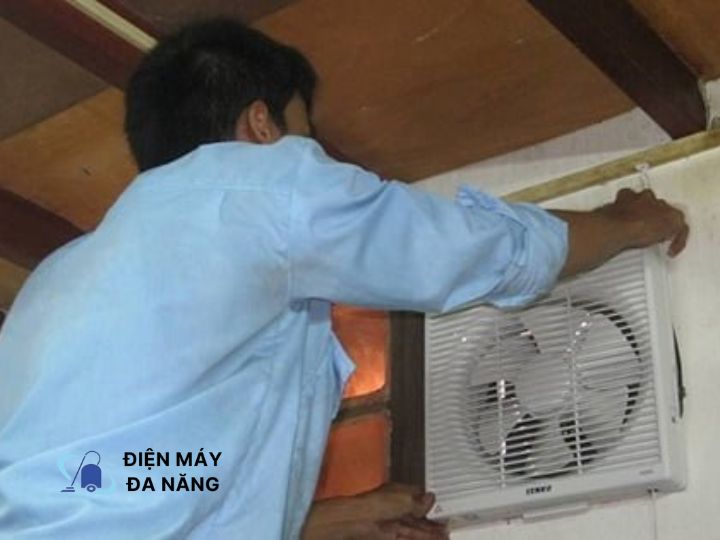 Tháo quạt hộp thông gió