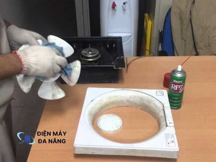 Lưu ý khi vệ sinh quạt hộp thông gió nhà xưởng, công trình