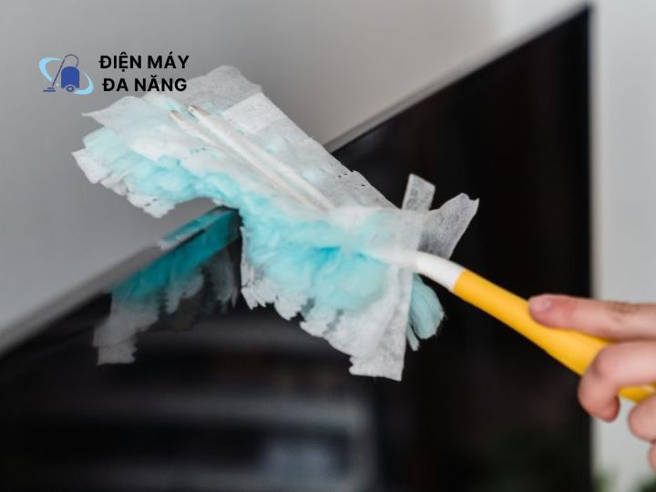 Cách sử dụng tivi đỡ bám bụi