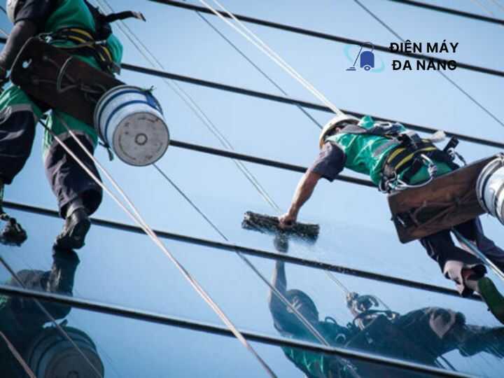 Dịch vụ lau gương kính chuyên nghiệp 