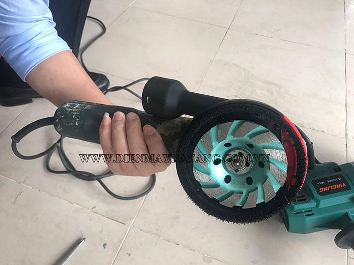 Hình ảnh thực tế chụp hút bụi máy mài cầm tay
