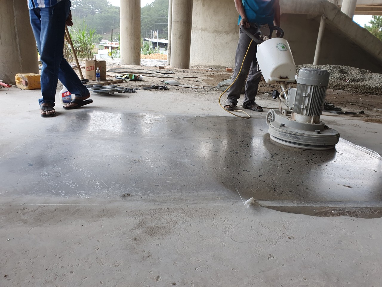 hóa chất tăng bóng sàn bê tông SF