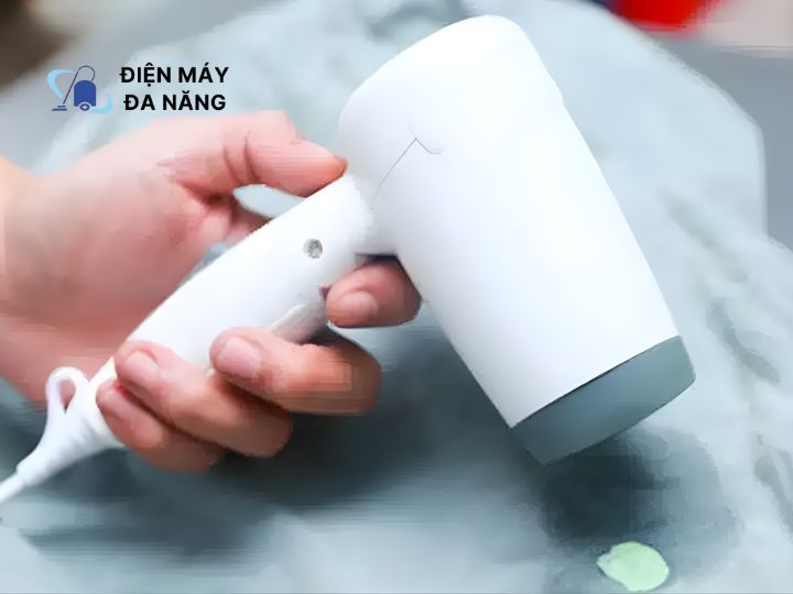 Không dùng máy sấy hay bàn ủi để làm khô