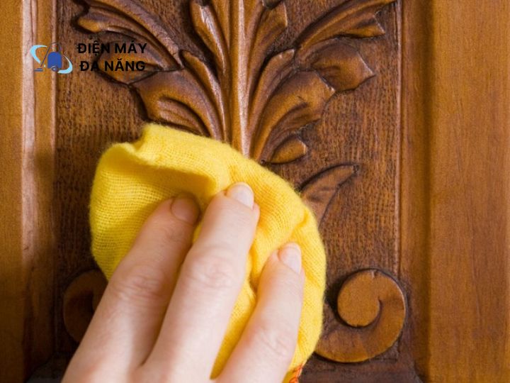 Mẹo làm sạch đồ gỗ chạm trổ ngày tết cực đơn giản Lưu ý khi tự làm sạch đồ gỗ chạm trổ tại nhà