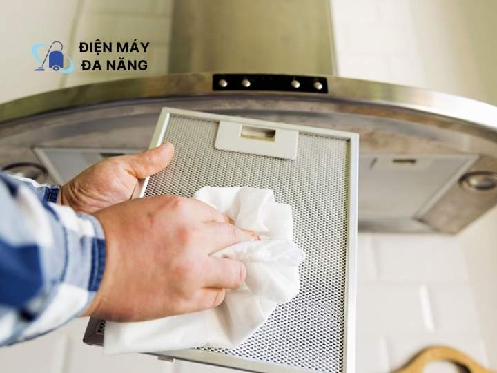 Mẹo vệ sinh lưới lọc máy hút mùi nhanh gọn và đơn giản