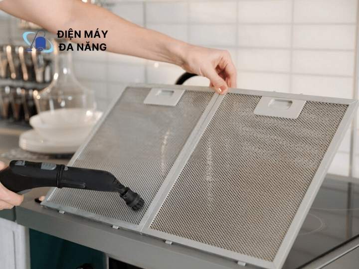 Những điều cần lưu ý khi vệ sinh túi lọc máy hút mùi