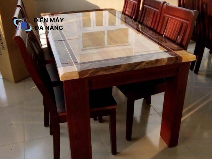 Những ưu điểm khi vệ sinh mặt kính bàn ăn thường xuyên