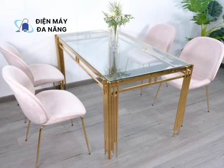 Những sai lầm cần tránh khi vệ sinh mặt kính bàn ăn