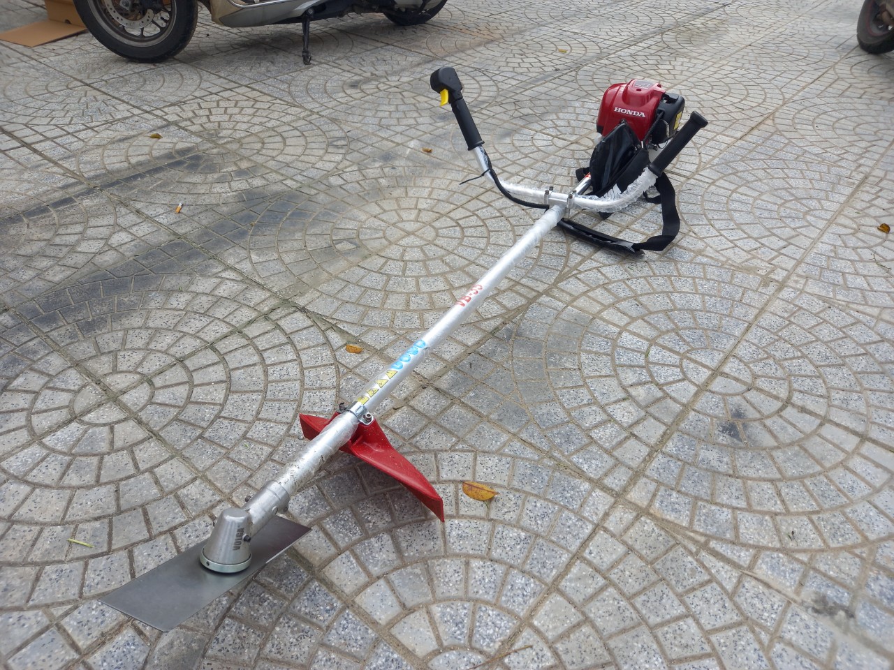 máy cắt cỏ cầm tay tại đà nẵng