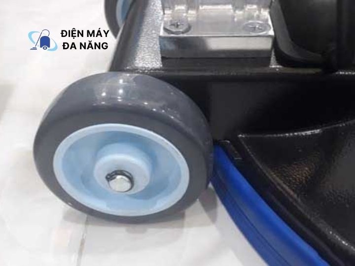 Khi nào bạn cần nên thay bánh xe cho máy chà sàn