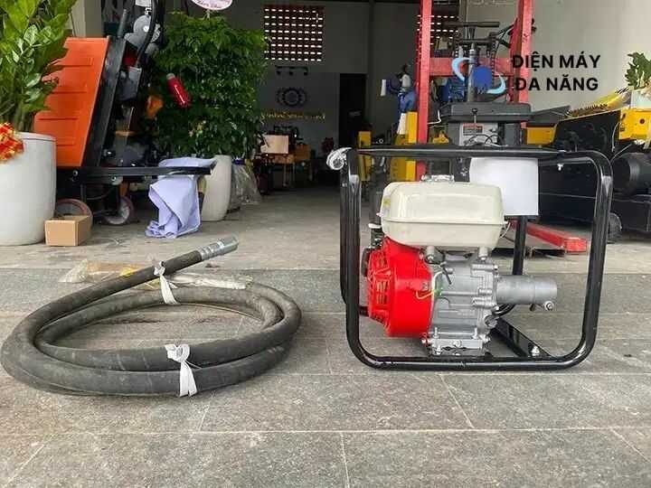 Tiêu chí chọn mua dây đầm dùi bê tông chạy xăng