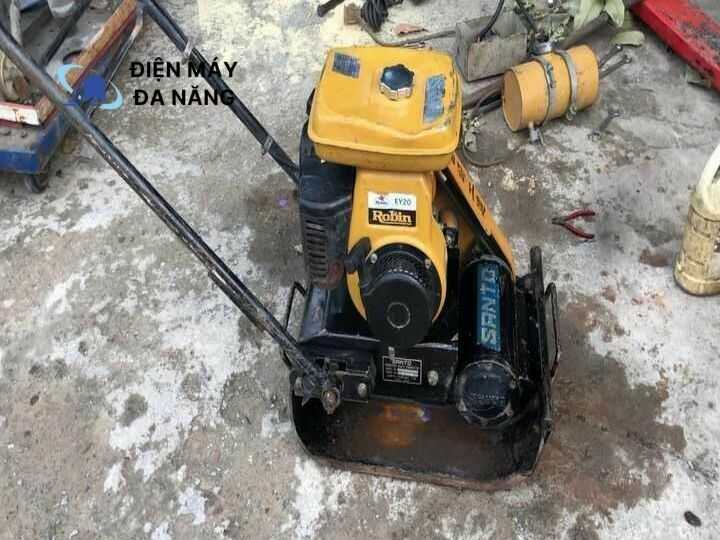 Đặc điểm của máy đầm bàn Robin EX17