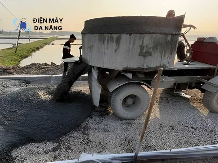 Máy trộn bê tông tự hành