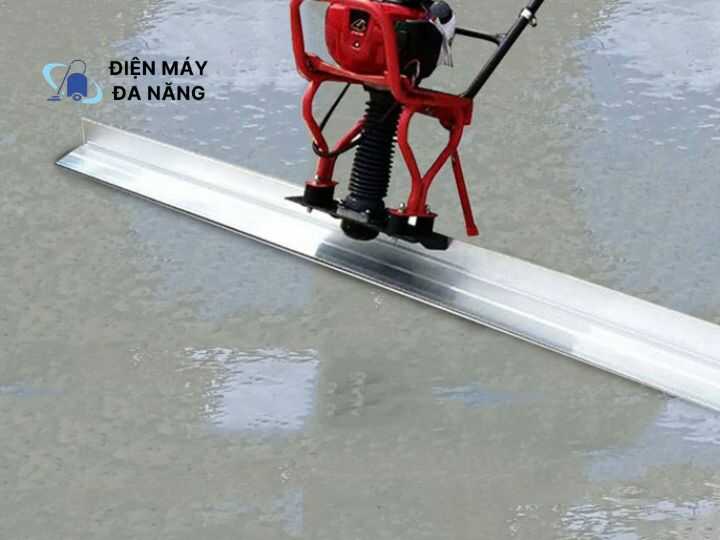 Máy đầm thước