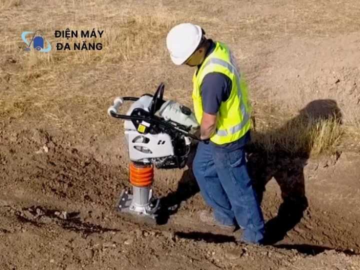 Máy đầm đất