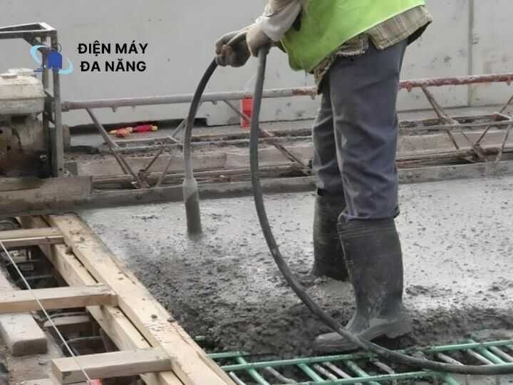 Đầm dùi bê tông