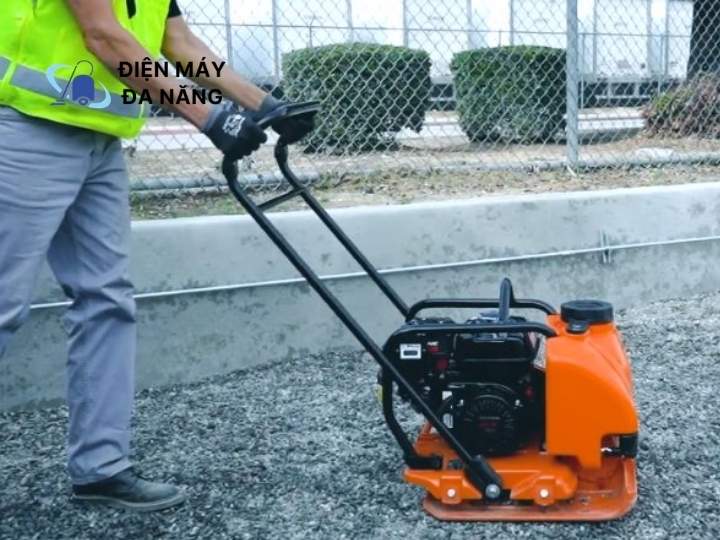 Máy đầm bàn lại Lai châu