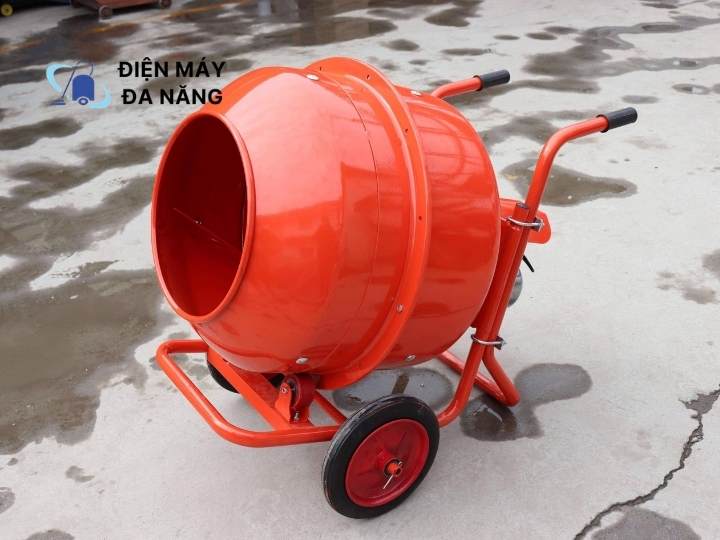 Máy trộn bê tông loại tự hành