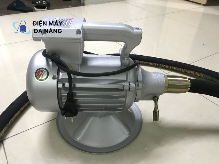 Đầm dùi bê tông tươi