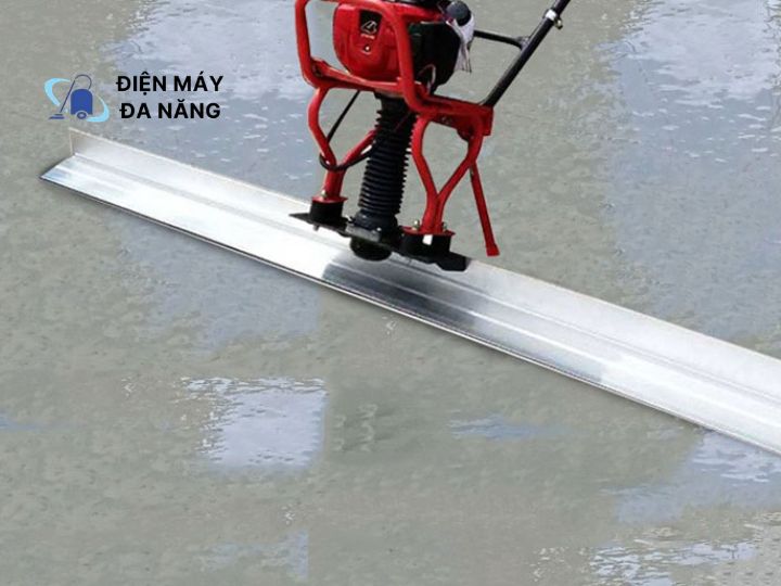 Máy đầm thước