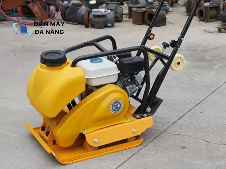 Máy đầm bàn