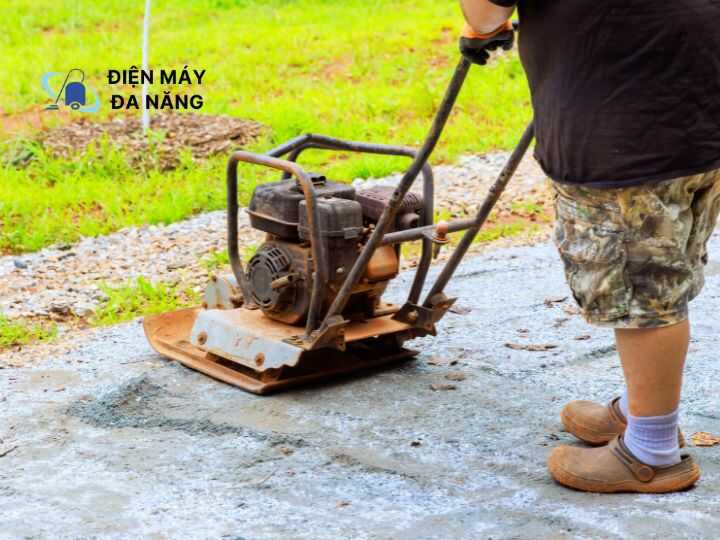 Máy đầm bàn