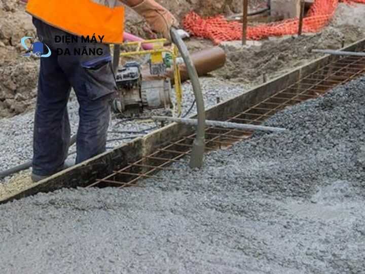 Máy đầm dùi