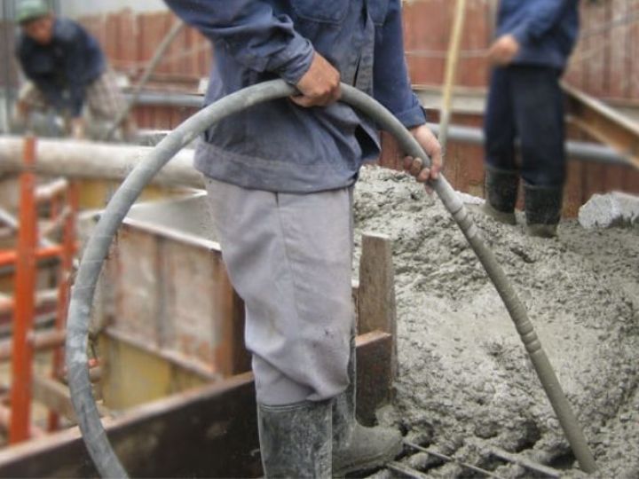 Đầm dùi bê tông tại Đồng Tháp