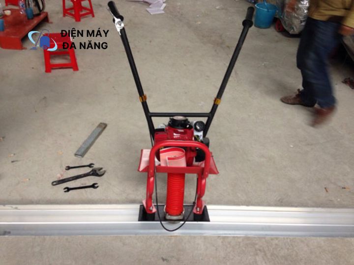 Máy đầm thước tại Hà Nội