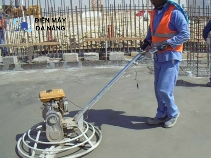 Máy xoa nền bê tông chạy xăng