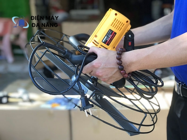 Máy xoa nền bê tông mini cầm tay