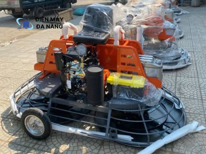 Xoa nền đôi ngồi lái 