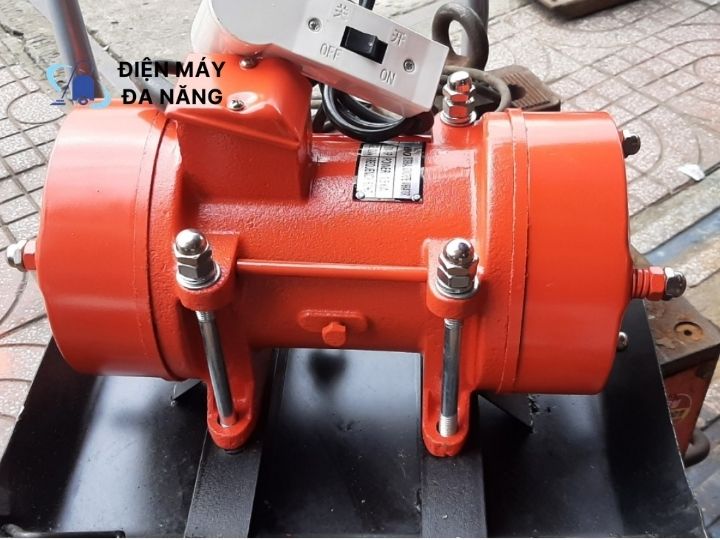 Cùng tìm hiểu máy đầm bàn và vai trò trong thi công bê tông uy tín Máy đầm bàn chạy điện
