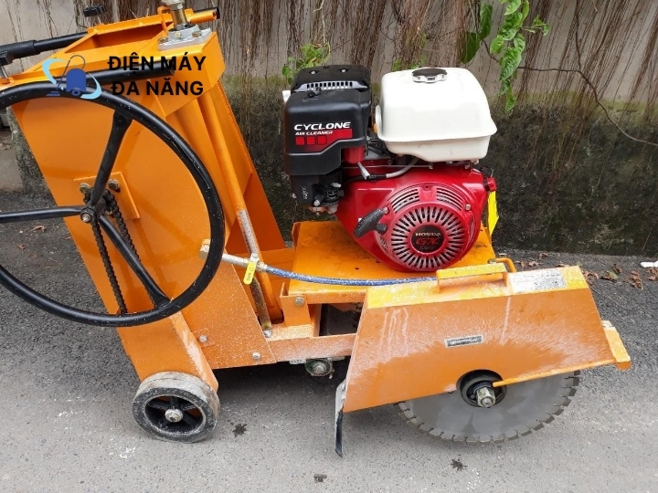 Những lưu ý quan trọng khi sử dụng máy cắt bê tông