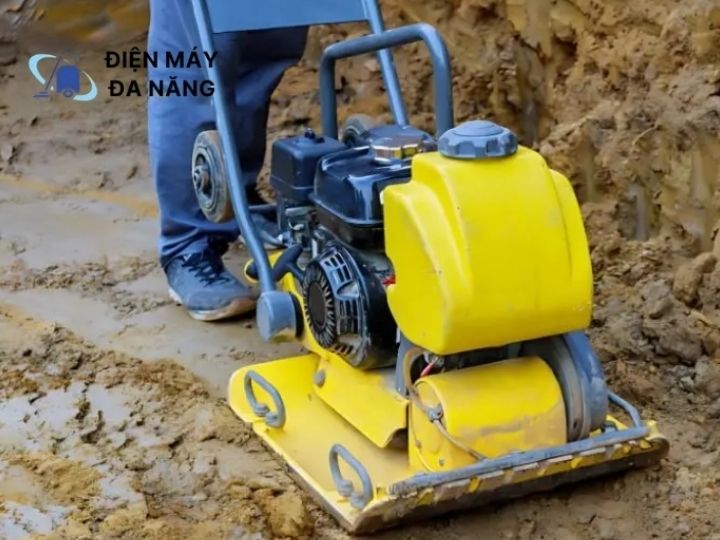 Cách sử dụng máy đầm bàn để nâng cao chất lượng đắp nền